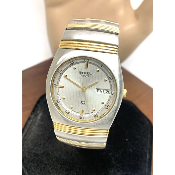 Seiko Men's Watch 5H23-6130 Vintage Quartz Silver Dial Day Date Two Tone Steel
